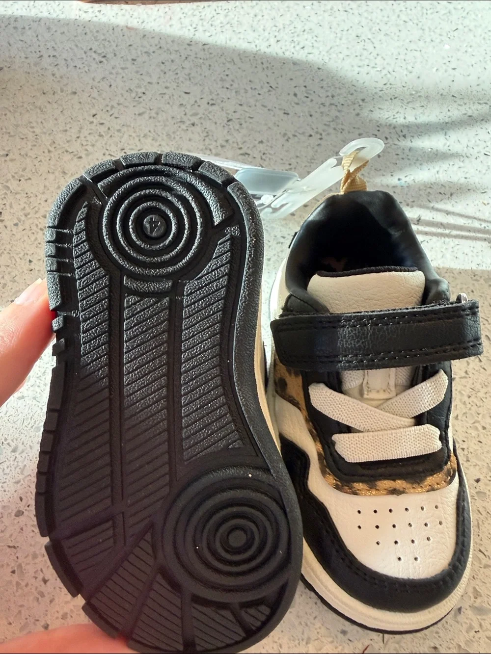 NWT Carters Black, White & Gold Kids Baby/Toddler Sneaker size 4🖤🤍🤎